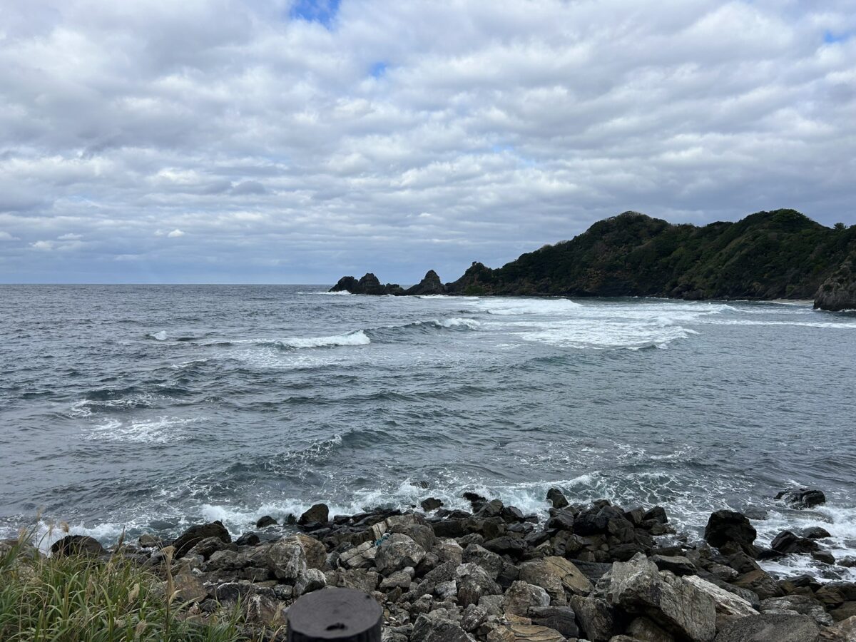 ヒエン浜（グッジョブ岩）